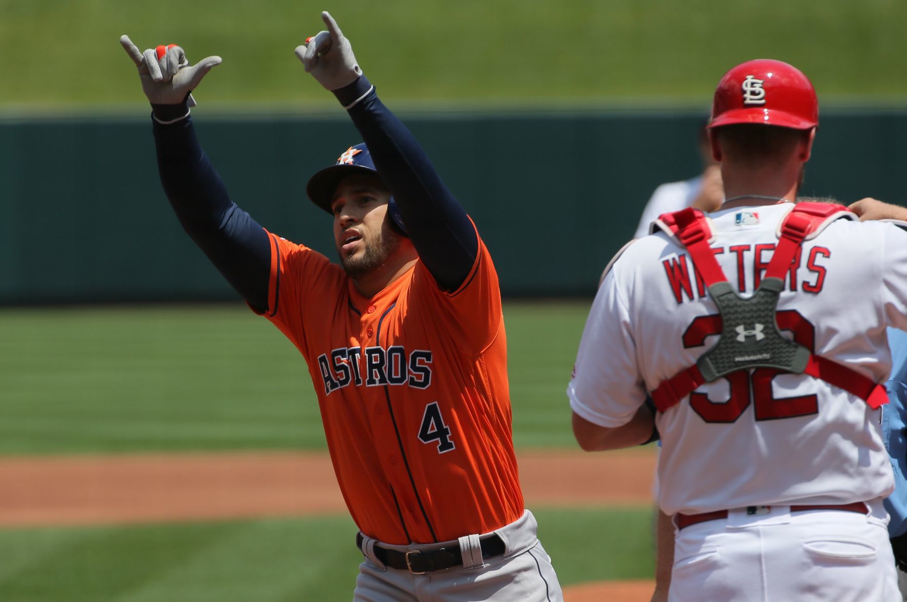 Astros blast off on the Cards 6-2
